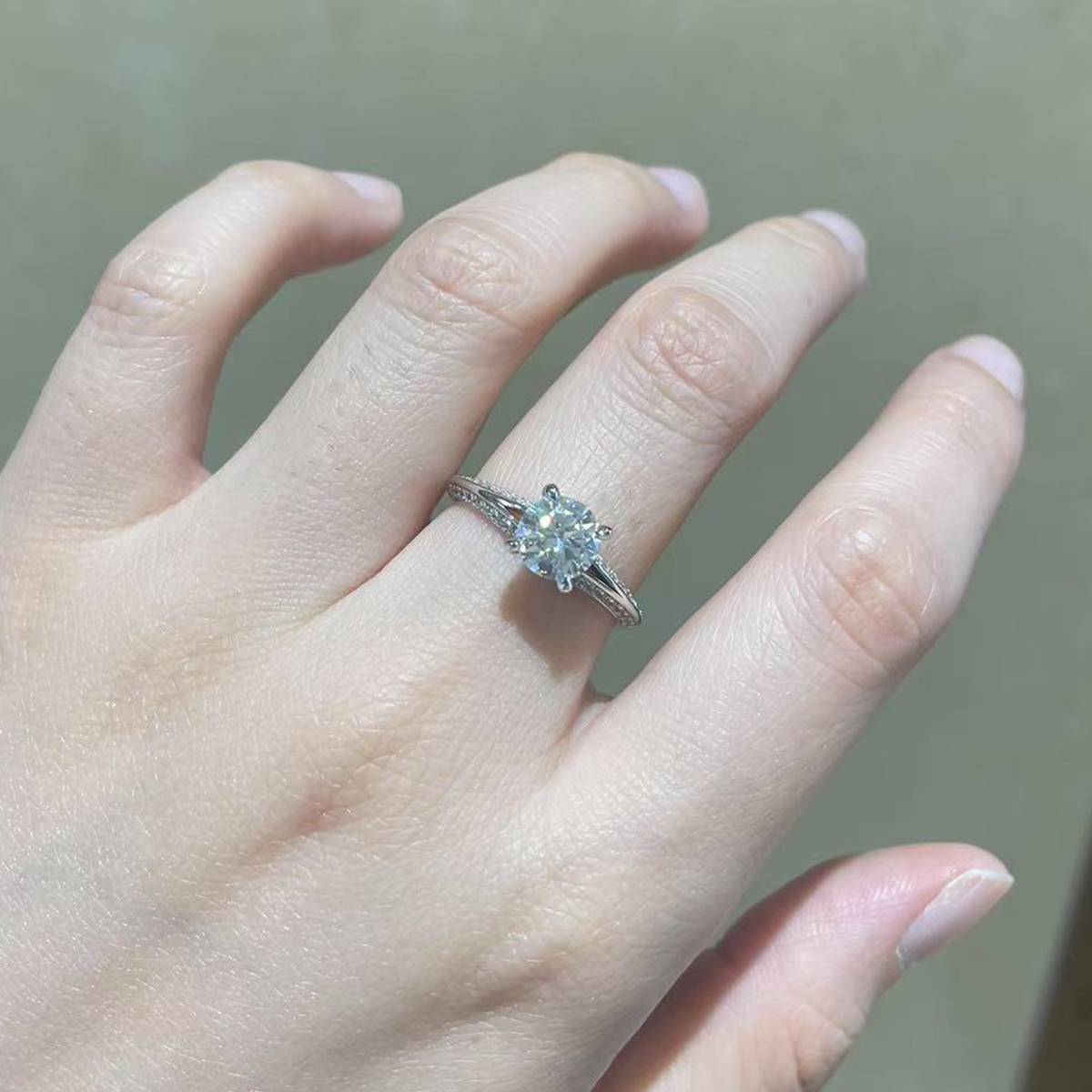 Four Claw Micro Inlaid Women's Ring S925 Silver Plated Platinum Customized Selection Main Stone Moissanite Diamond 1.0ct/Secondary Stone High Carbon Diamond
